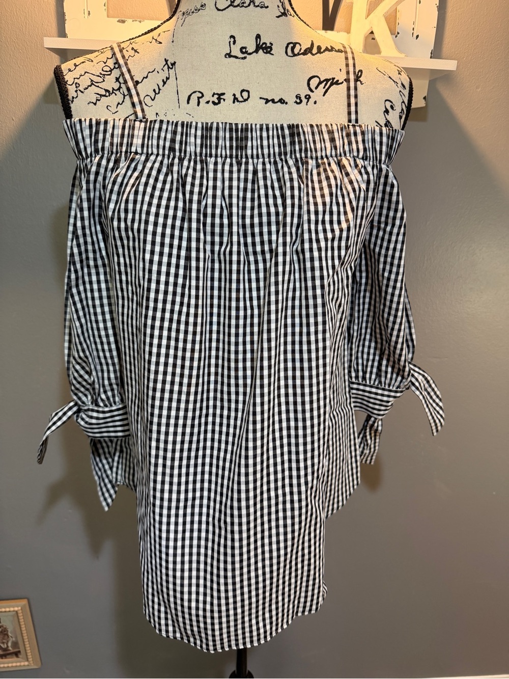 IZ BYER BLACK & WHITE GIGHAM OFF SHOULDER TOP SZ M